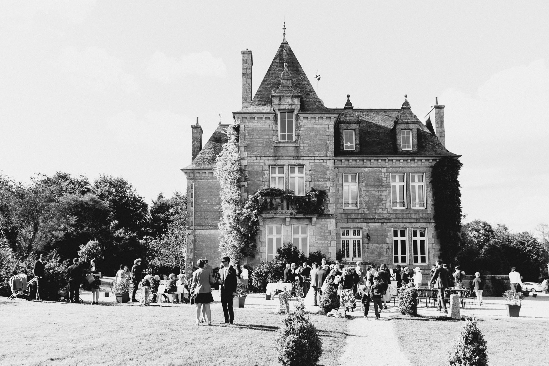 sterenn-officiante_ceremonie-laïque-bretagne-rennes-Julie-Yann-château-mariage-invités