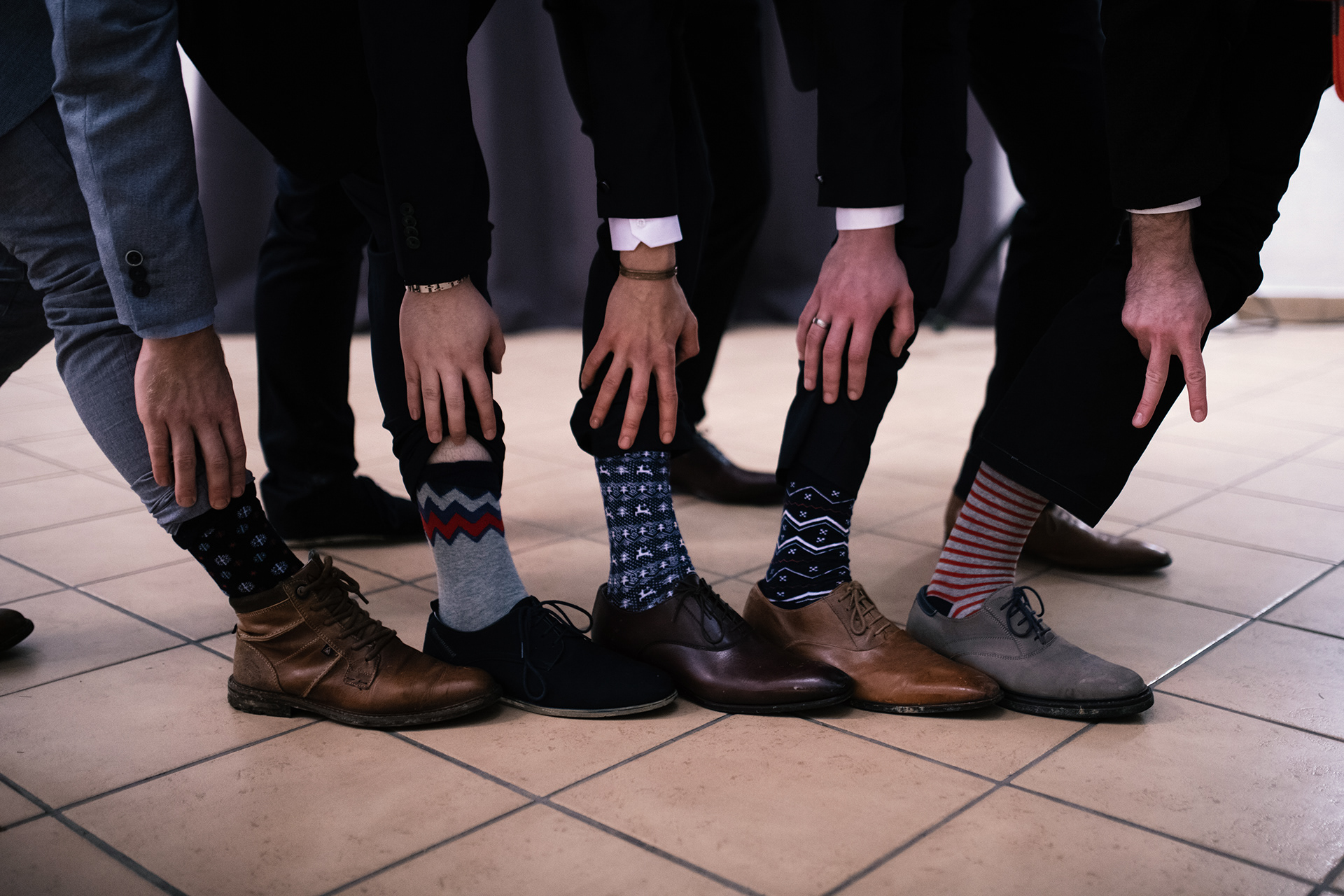 sterenn-officiante_ceremonie-laïque-bretagne-rennes-Romane-Nicolas-chaussettes-témoins