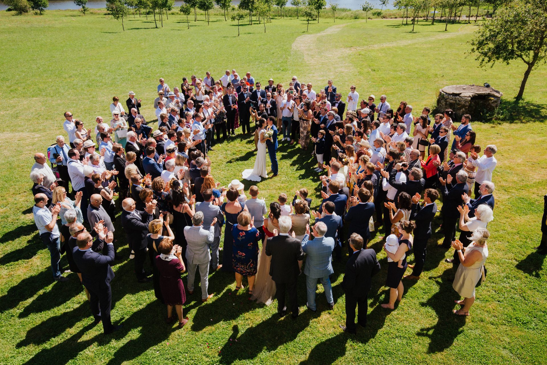 sterenn-officiante_ceremonie-laïque-bretagne-rennes-Claire-Romain-groupe-cercle