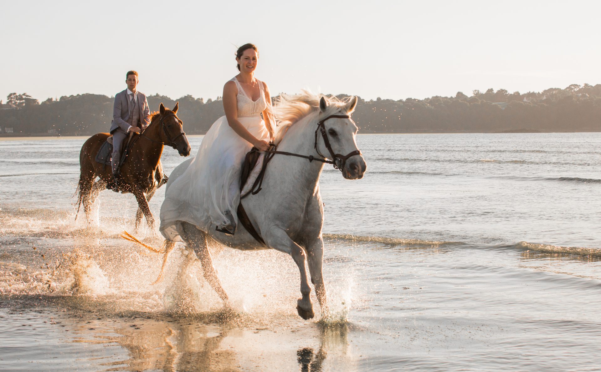 Aurélie et Hugues - mariage Puits de Jeanne - Ceremonie - Chevaux - mer