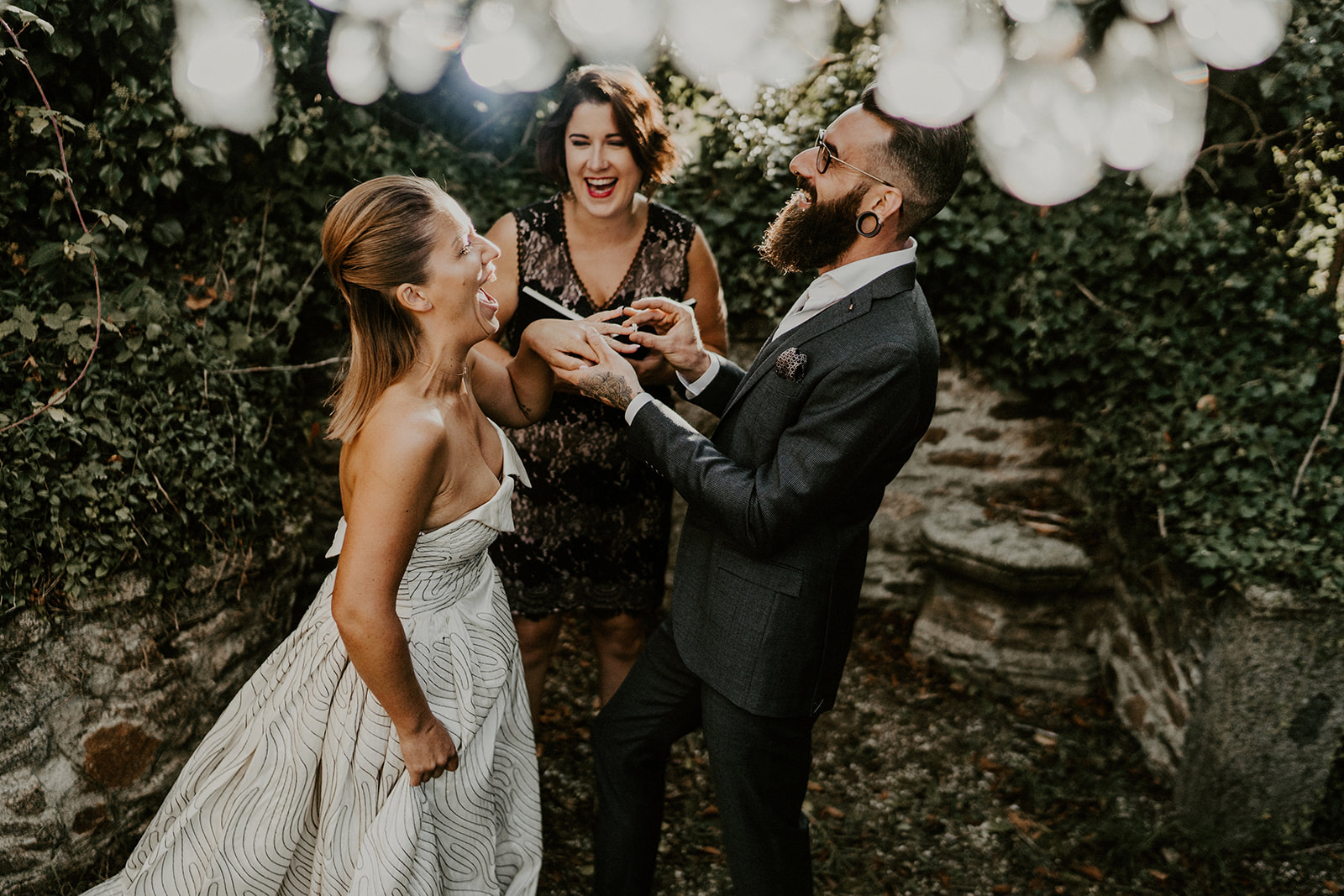 Sterenn-Ceremony-shooting-rock-Keravel-Mariage-Bretagne-cérémonie-laïque